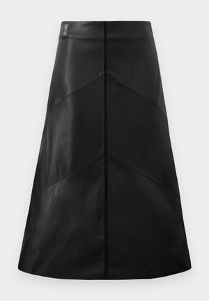 Gonna A-line in pelle nera con una texture liscia, caratterizzata da motivi geometrici nelle cuciture e una cerniera nascosta sulla parte posteriore.