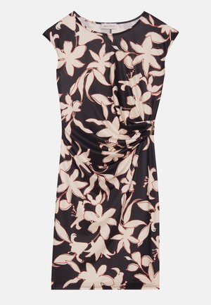 Robe à motif floral en noir et crème, avec un col rond, des manches courtes, un détail torsadé à la taille et un tissu doux et extensible.