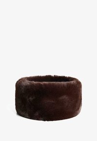 Kijelölve, dark brown