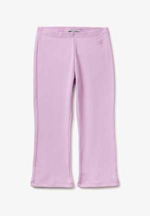 Fliederfarbene gerade geschnittene Hose mit einem dezenten Logo nahe der rechten Tasche, aus weichem Stoff gefertigt.