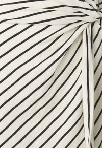 GAP SARONG DRESS - Džersejové šaty - white/black