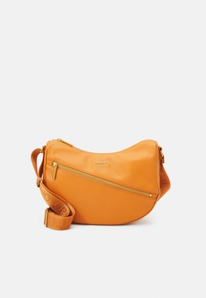 Orange læder crossbody taske med guldfarvet lynlås og justerbar rem, med en diagonal forlomme og Liu Jo-logoet.