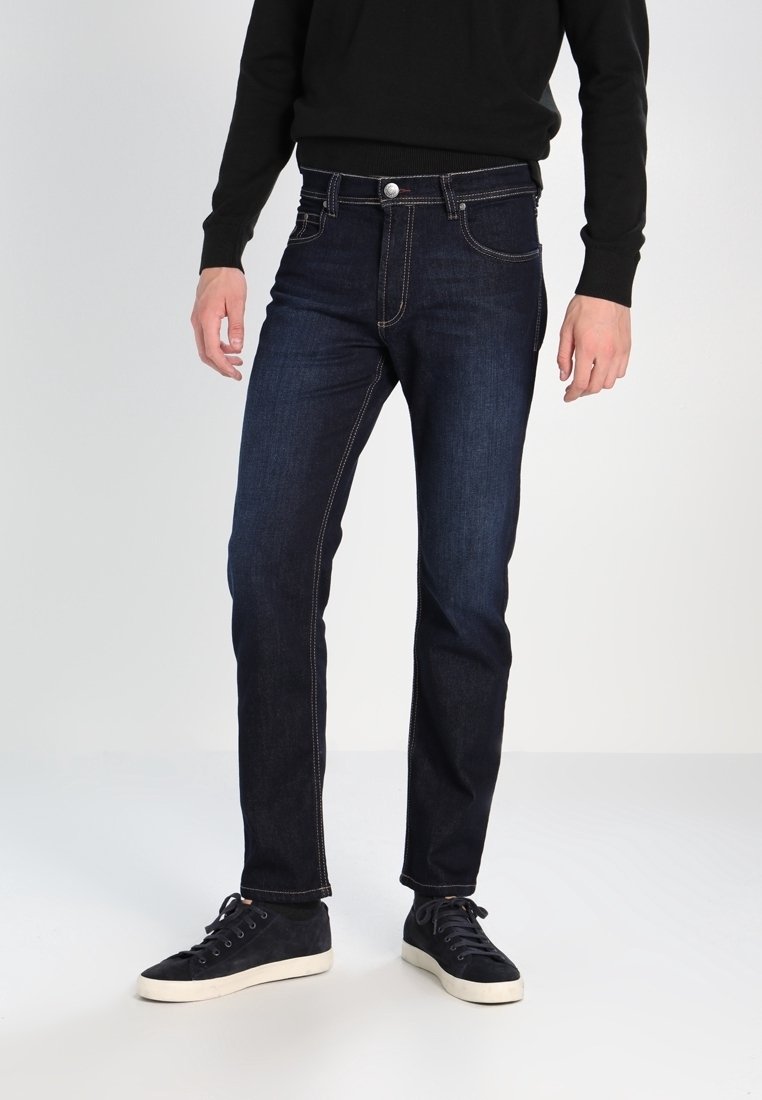 Mörkblå denimjeans med rak passform, kontrasterande gula stygn, femficksdesign och en enda metallknapp för stängning.