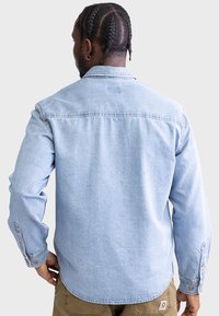 Redefined Rebel DYLAN SHIRT BOXY FIT - Marškiniai - light blue