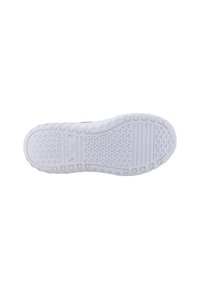 Semelle de sneaker blanche avec des rainures et motifs texturés, présentant une surface lisse et une légère courbure au niveau du talon pour un soutien.