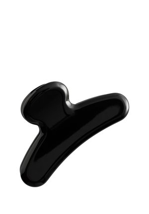 Blank sort plastik hårklemme med brede, buede greb, isoleret på hvid baggrund.