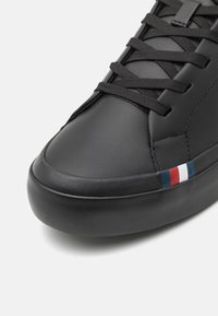 Tommy Hilfiger MODERN - Matalavartiset tennarit - triple black