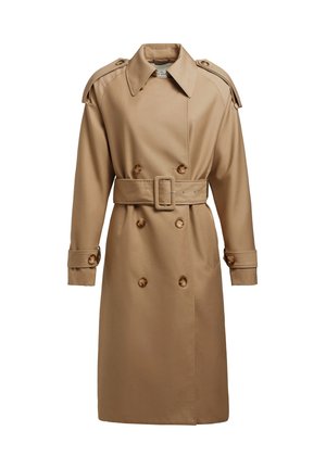 Beige trench coat valmistettu sileästä kankaasta, jossa on kaksiriviset napit, vyöllinen vyötärö ja olkapeitteet.