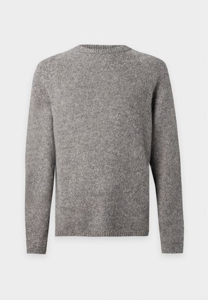 Pull en maille gris uni à manches longues avec encolure ronde et poignets et ourlet côtelés, montré de dos sur fond blanc.