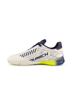 Chaussure de sport blanche, bleu marine et jaune avec marquage "Munich", design à lacets et semelle profilée basse adaptée aux sports en intérieur.
