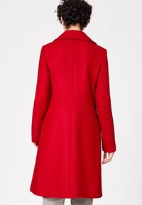 HALLHUBER Mantel - red