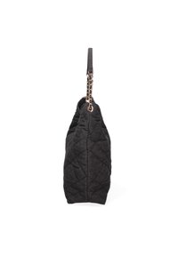 Gequilted zwarte stoffen handtas met een gestructureerde vorm, voorzien van een kettingband en gouden hardware accenten. Plat bodem voor stabiliteit.