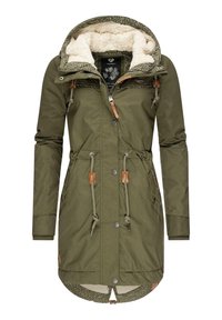 Olivgrön parkas med fuskpälsfoder, justerbar dragsko vid midjan, dragkedja fram och mönstrad huva. Har flera fickor och tryckknapps-stängningar.