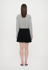 CLOSED Falda acampanada - black