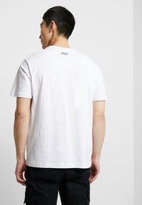 Fila PURE TEE - Apdrukāts T-krekls - bright white