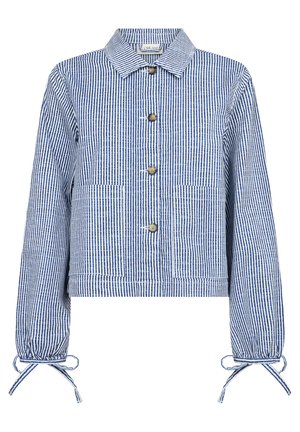 Veste cropped rayée bleu et blanc avec un devant à boutons, des manches longues avec des poignets froncés, deux poches avant et un col classique.