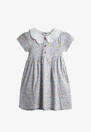 Detské šaty s krátkym rukávom s farebným kvetinovým vzorom, bielym okrúhlym golierom so vzorom dierok a ružovými gombíkmi vpredu.