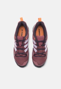 adidas Performance AX2R HIKING SHOES - Fjellsko - quiet crimson/silver dawn/amber tint