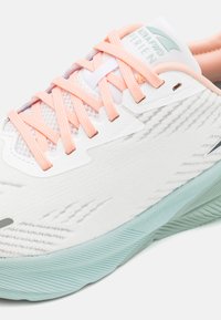 Altra FWD EXPERIENCE ROAD - Scarpe da corsa su strada - white