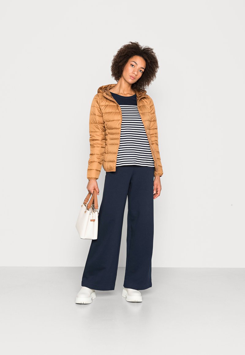 Damen T-Shirts | TOM TAILOR DENIM RELAXED TEE T-Shirt print white blue/weiß - AU72553 Damen T-Shirts | TOM TAILOR DENIM RELAXED TEE T-Shirt print white blue/weiß - AU72553