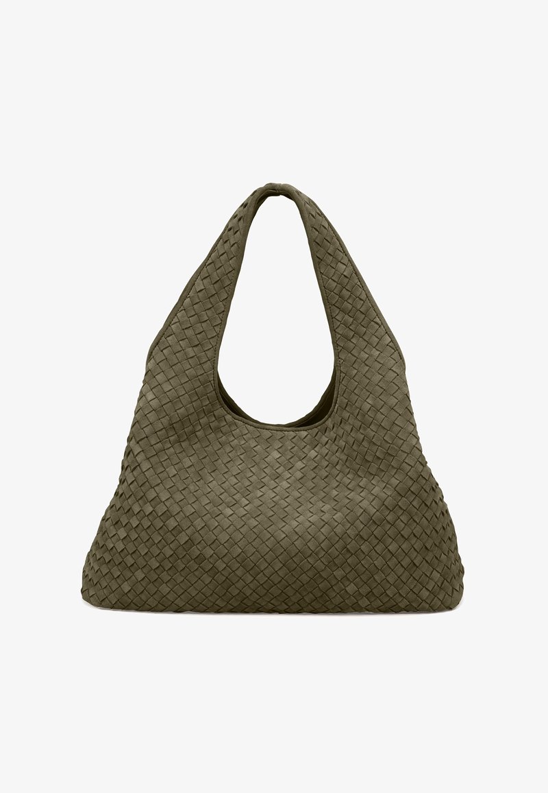 Grand sac hobo en cuir tressé vert olive foncé avec une large anse arrondie et une forme triangulaire décontractée.