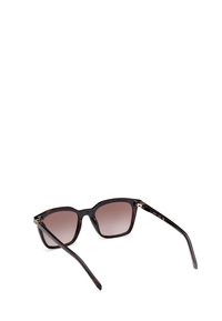 Gafas de sol en carey marrón con forma angular, lentes degradados y adornos metálicos en las patillas. Superficie texturizada con acabado brillante.