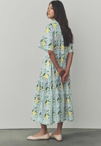 Next SHORT SLEEVE DROP WAIST - Košilové šaty - white lemon and blue check print