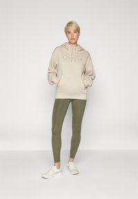 Champion ICONS HOODIE TONAL LOGO LARGE - Mikina - beige