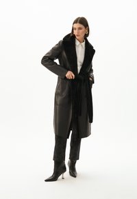 Gabardina - black