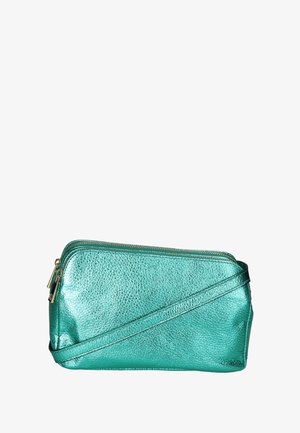 Pochettes turquoise métalliques avec fermeture zippée et fine bandoulière. Surface texturée avec des détails de couture en angle et des accents en métal doré.