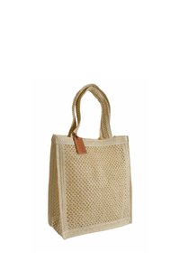 Borsa tote leggera beige intrecciata con due manici superiori, caratterizzata da una forma rettangolare e un'etichetta decorativa in pelle.