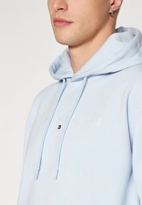 Tommy Jeans LINEAR LOGO - Felpa - breezy blue