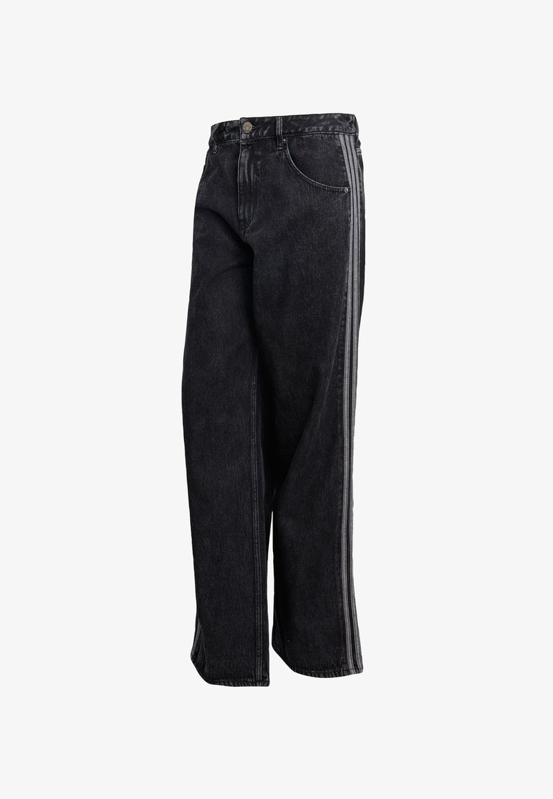 Schwarze Denim-Jeans mit lockerer Passform, seitlichen Streifen, klassischem Metallknopf und Standardtaschen. Robuster Stoff mit strukturierter Optik.