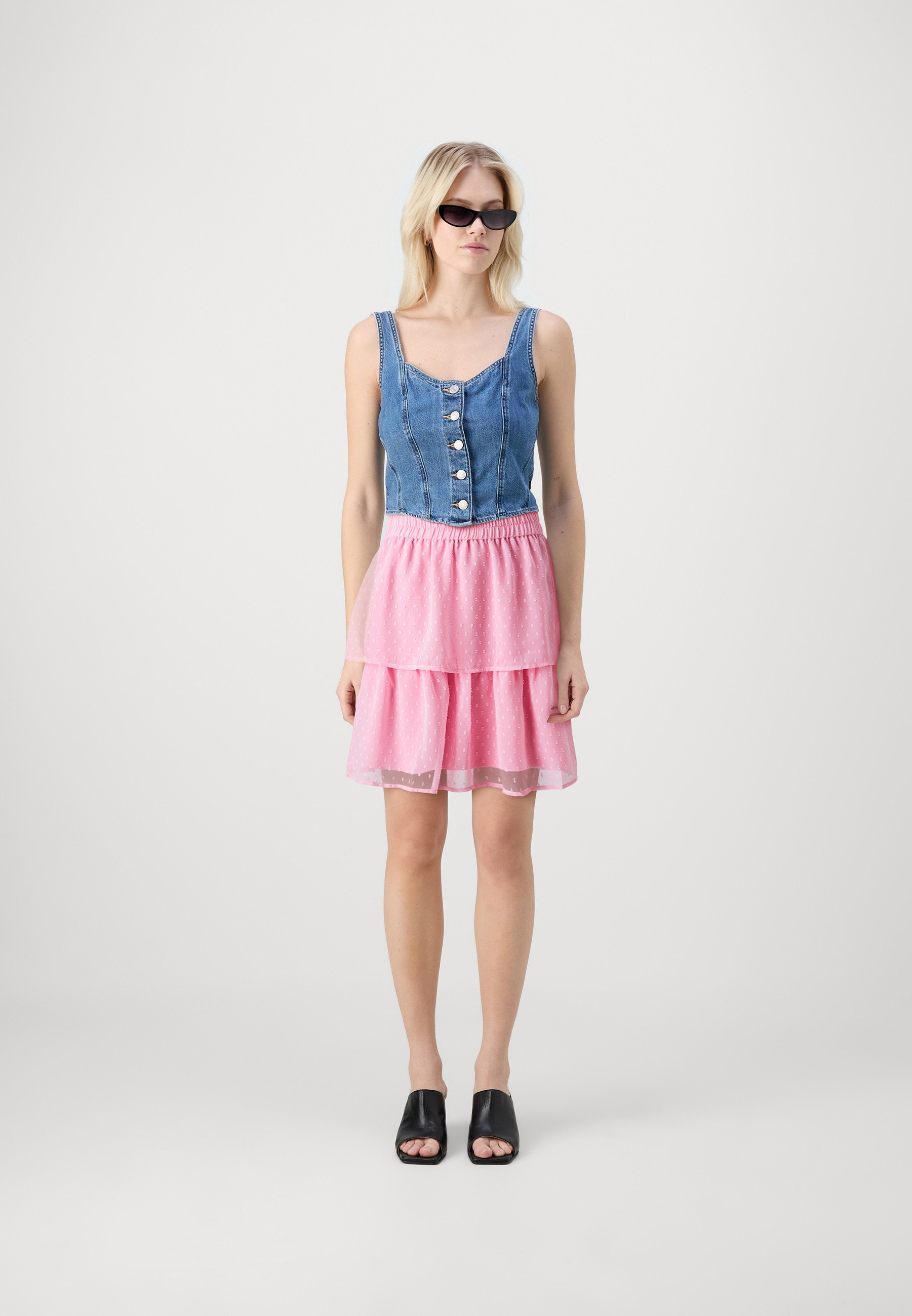 Vero Moda VMSUN DOBBY SHORT SKIRT - Mini skirt - sea pink/pink
