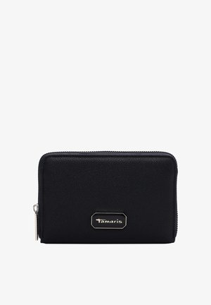 Sort tekstureret pung med lynlåslukning, der har et guldtonet mærkelogo og en rektangulær form.