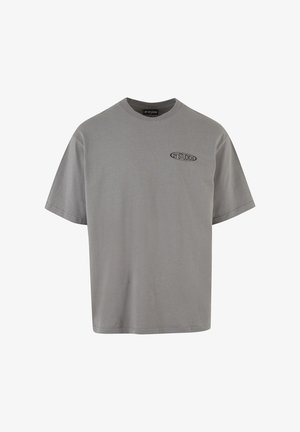 Graues T-Shirt mit kurzen Ärmeln, Rundhalsausschnitt und kleinem schwarzem "2Y STUDIOS"-Logo auf der linken Brust.