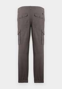 Pelēkas kravas bikses ar taisnu kājas dizainu, kurās ir divas sānu kabatas, divas aizmugures kabatas un elastīgas aproces pie potītēm.