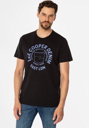 - T-shirt z nadrukiem