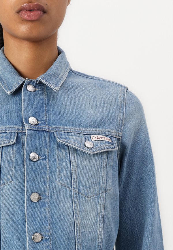 CROPPED TRUCKER - Denim jacket - denim light4