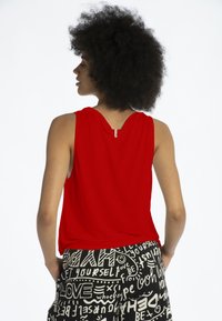 Deha Top - camelia red