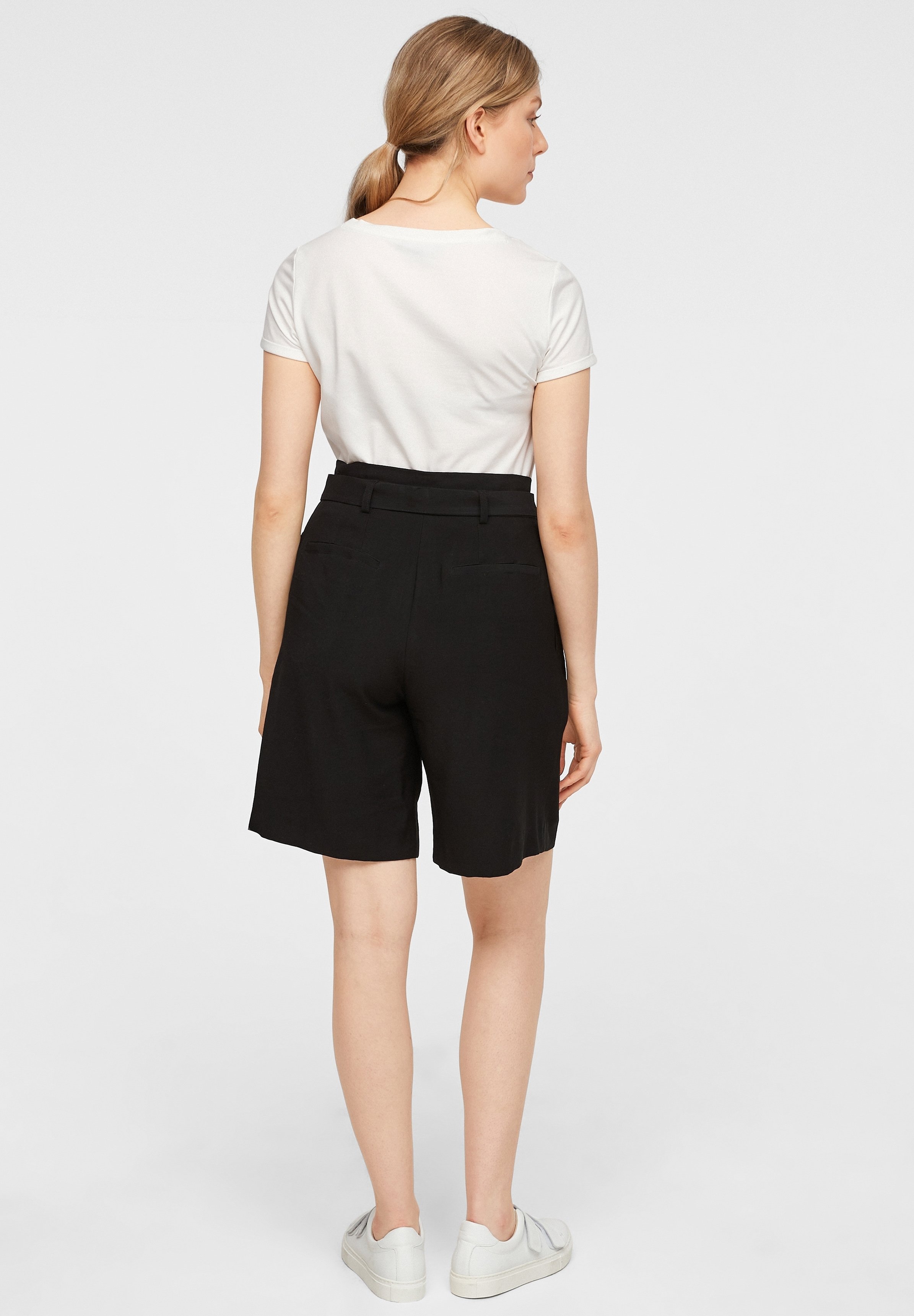 comma Basic T-shirt - white placed 
