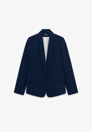 Marineblauwe blazer met een sjawl kraag, sluiting met één knoop, twee voorkeurszakken en een zachte textuur. De binnenvoering is uitgevoerd in een contrasterende kleur.