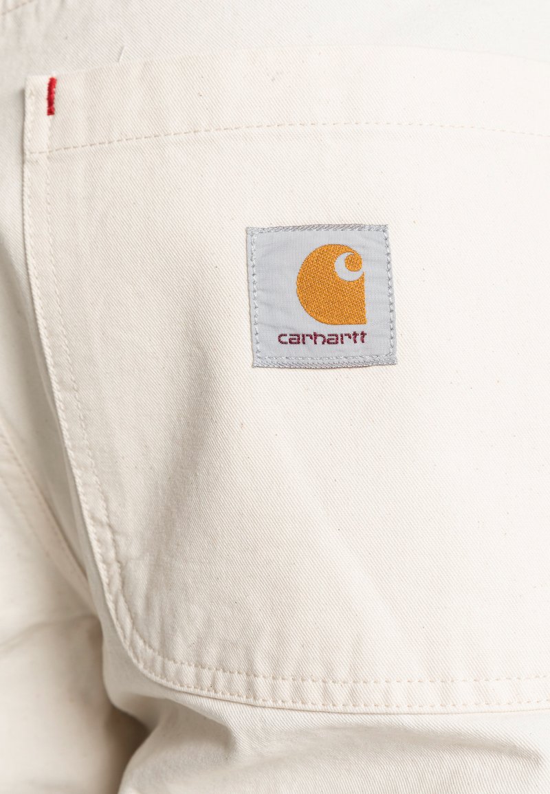 Herren Chino Shorts | Carhartt WIP WESLEY NEWCOMBDRILL Shorts natural garment/offwhite - YN23019 Herren Chino Shorts | Carhartt WIP WESLEY NEWCOMBDRILL Shorts natural garment/offwhite - YN23019
