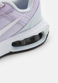 Nike Sportswear AIR MAX INTRLK LITE - Sapatilhas - violet frost/white/barely grape/pure platinum