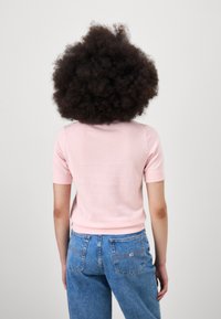 Tommy Hilfiger SHORT SLEEVE KNIT - Paprasti marškinėliai - delicate pink