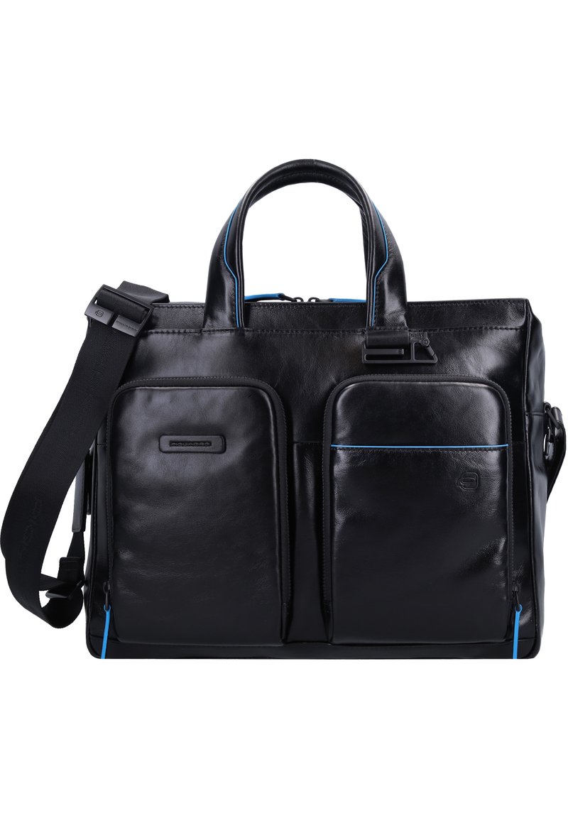 Borsa in pelle nera con due tasche frontali, dettagli blu, doppi manici e tracolla rimovibile. Texture liscia e design rettangolare.