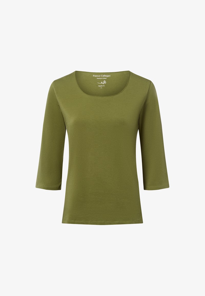 Zielona bluzka z rękawami 3/4, wykonana z wysokiej jakości bawełny, posiada zaokrąglony dekolt i regularny krój. Gładka tekstura, minimalny design, bez wzorów.