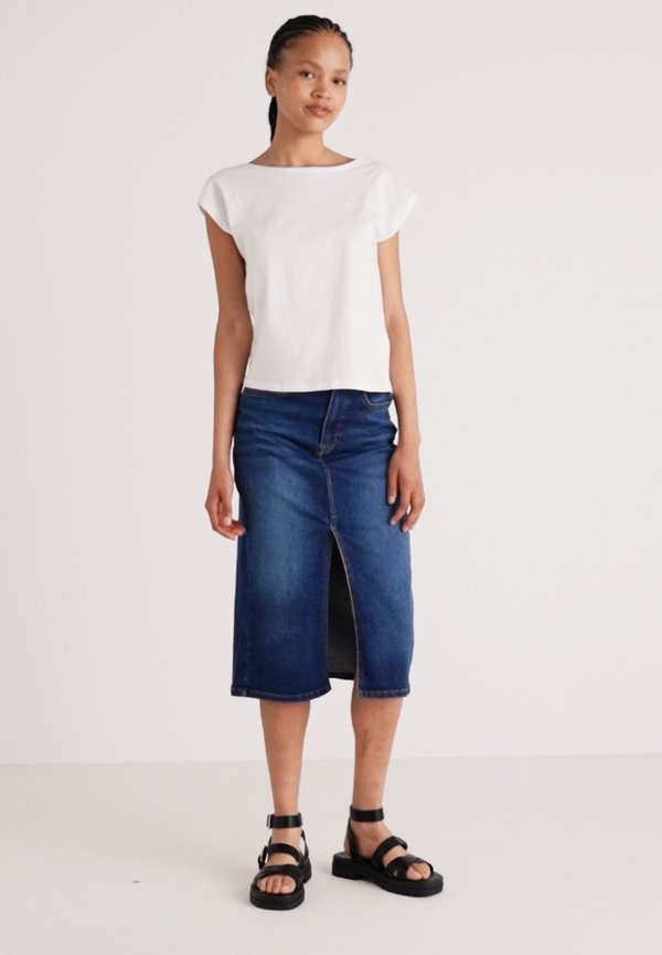 ALICE - Basic T-shirt4