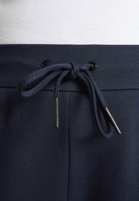 ONLY Carmakoma Tygbyxor - dark blue