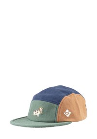 Kappe mit einem mehrfarbigen Design, das navyblaue, grüne und braune Abschnitte umfasst. Auf der Vorderseite befindet sich eine Kuh-Stickerei und ein flacher Schirm.